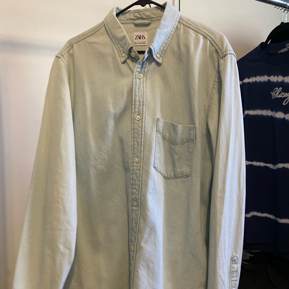 Brand: ZARA Size: LARGE (MEN) 100% Cotton Color: Light Blue (DENIM FABRIC)